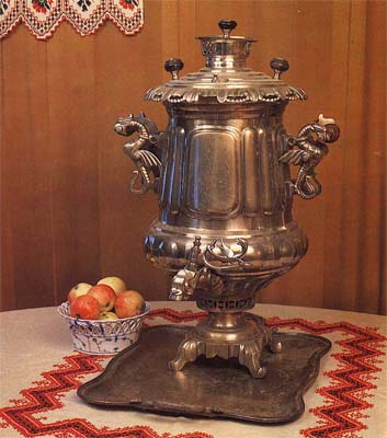 Vase-shaped samovar. Late 19th cent.
